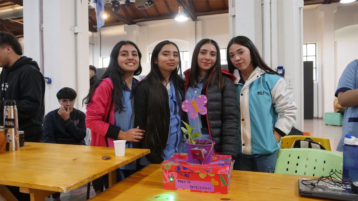 El Instituto Universitario para el Desarrollo Productivo y Tecnológico lanzó el concurso de Tecnocreadores para alumnos de colegios secundarios. El Instituto Universitario para el Desarrollo Productivo y Tecnológico lanzó el concurso de Tecnocreadores para alumnos de colegios secundarios.