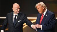 Donald Trump y Gianni Infantino durante el sorteo del Mundial 2026: la guerra con Irán vuelve a tensar la relación entre política y fútbol. Donald Trump y Gianni Infantino durante el sorteo del Mundial 2026: la guerra con Irán vuelve a tensar la relación entre política y fútbol.