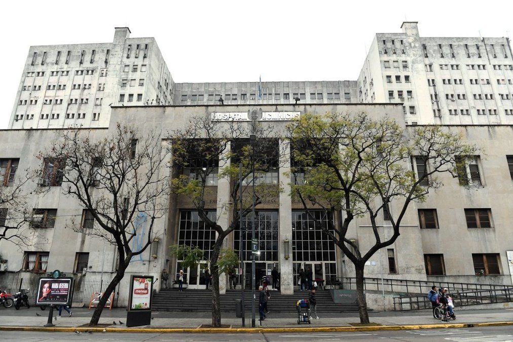 Hospital de Clínicas, uno de los 6 nosocomios que dependen de la UBA. Hospital de Clínicas, uno de los 6 nosocomios que dependen de la UBA.