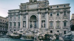 La famosa Fontana di Trevi en Roma, donde el nuevo sistema de acceso pago ya generó casi medio millón de euros en su primer mes. La famosa Fontana di Trevi en Roma, donde el nuevo sistema de acceso pago ya generó casi medio millón de euros en su primer mes.