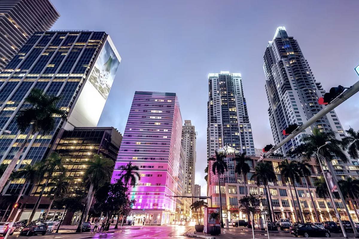 Torres en el dowtown, por donde circula al menos la información del dinero que fluye hacia Miami.