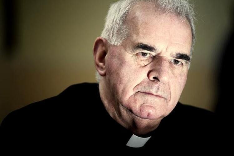 La regla de la Iglesia que impone el celibato de los sacerdotes no es de origen divino y debe ser cambiada, había dicho Keith OBrien, quien integraba el Colegio Cardenalicio que elegirá al sucesor del papa Benedicto XVI.