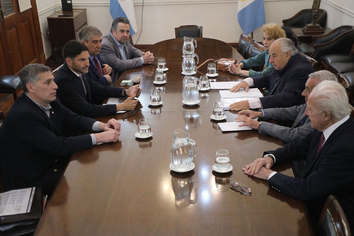 Maximiliano Pullaro citó a los jueces de la Corte Suprema a las 7:30. Maximiliano Pullaro citó a los jueces de la Corte Suprema a las 7:30.