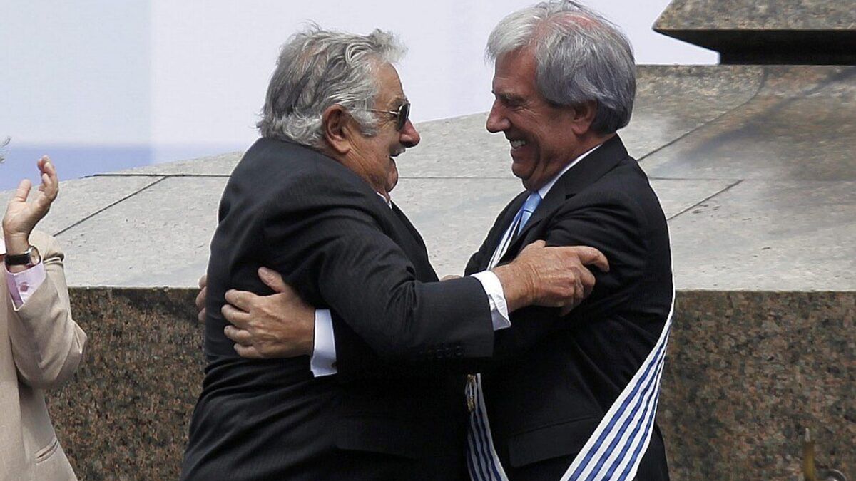 Tabaré Vázquez y José Mujica no tuvieron encuentros con Jeffrey Esptein, según una información que fue desmentida por la prensa uruguaya. Tabaré Vázquez y José Mujica no tuvieron encuentros con Jeffrey Esptein, según una información que fue desmentida por la prensa uruguaya.