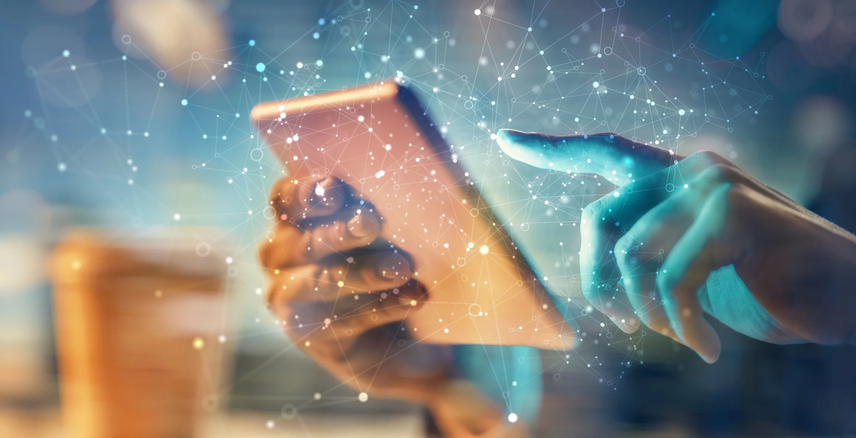 Hoy en día, con la cantidad de información disponible que ronda por la Web, se busca aplicar inteligencia artificial a las búsquedas para que encontrar lo que buscamos sea más fácil. Hoy en día, con la cantidad de información disponible que ronda por la Web, se busca aplicar inteligencia artificial a las búsquedas para que encontrar lo que buscamos sea más fácil.