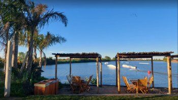 Una laguna con un parque acuático para pasar el día en Buenos Aires. Una laguna con un parque acuático para pasar el día en Buenos Aires.