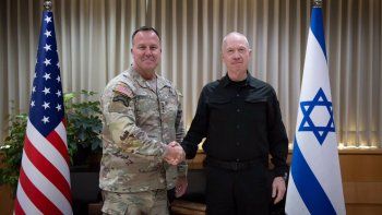 El jefe del Comando Central de Estados Unidos junto al ministro de Defensa de Israel El jefe del Comando Central de Estados Unidos junto al ministro de Defensa de Israel