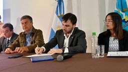 Ignacio Torres, gobernador del Chubut (centro)&nbsp;