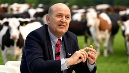 Federico Sturzenegger y la vacuna, según Grok. Federico Sturzenegger y la vacuna, según Grok.