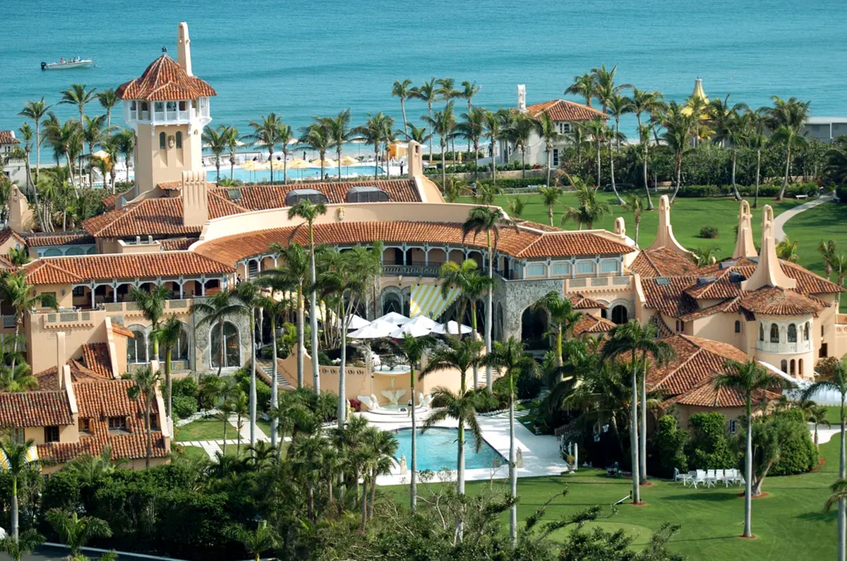 El FBI allanó Mar-A-Lago, en Florida, buscando documentación que Donald Trump se habría llevado de la Casa Blanca.