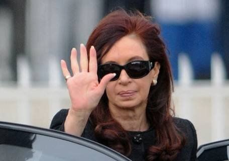 El líder del Frente Renovador, Sergio Massa, escribió: Nuestro deseo de una pronta recuperación a la Presidenta de la República @CFKArgentina.
