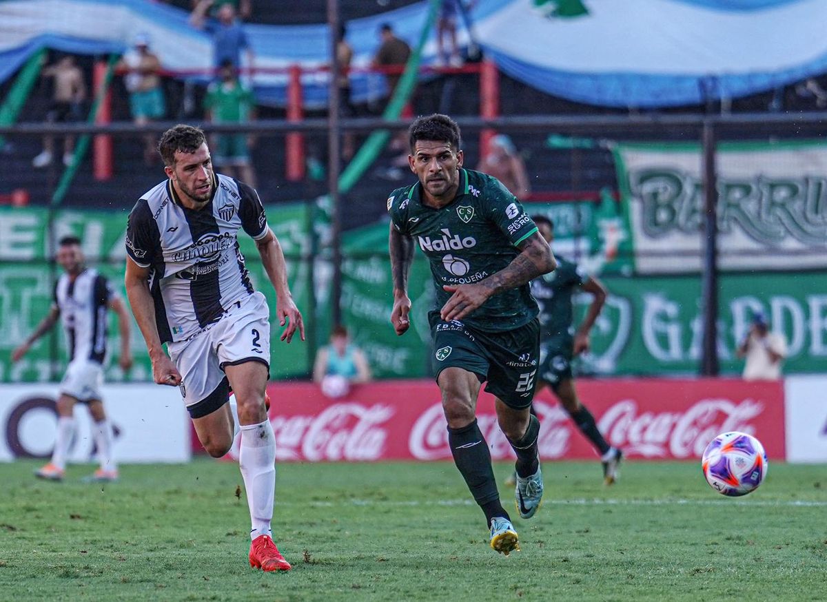 Chaco For Ever vs. Sarmiento, en un partido por Copa Argentina. El Albinegro es un habitué del certamen federal Chaco For Ever vs. Sarmiento, en un partido por Copa Argentina. El Albinegro es un habitué del certamen federal