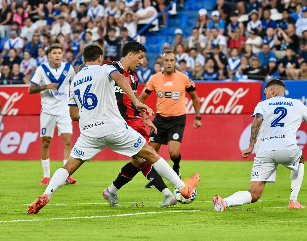 Vélez fue un justo ganador en Liniers Vélez fue un justo ganador en Liniers