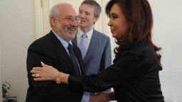 altText(Levante la mano quién quiere ver la cadena de Cristina y Stiglitz...)}