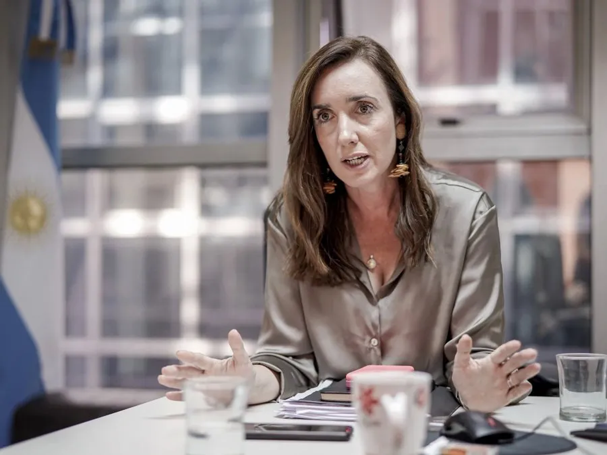 Si se crea un superministerio de Defensa/Seguridad al mando de Patricia Bullrich, ella cumpliría el ‘sueño’ de la vicepresidenta Victoria Villarruel, quien pretendía mandar a todos los uniformados y por la interna gubernamental con Karina Milei se quedó sin nada. Si se crea un superministerio de Defensa/Seguridad al mando de Patricia Bullrich, ella cumpliría el ‘sueño’ de la vicepresidenta Victoria Villarruel, quien pretendía mandar a todos los uniformados y por la interna gubernamental con Karina Milei se quedó sin nada.