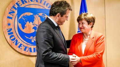 Mientras debaten dólar soja, FMI pide presupuesto 2023