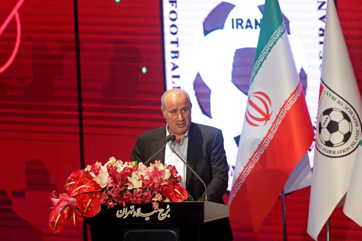 Mehdi Taj, presidente de la Federación de Fútbol de Irán, no lo dejaron entrar a EEUU, ni a Canadá y le negaron que su selección juegue en México. Mehdi Taj, presidente de la Federación de Fútbol de Irán, no lo dejaron entrar a EEUU, ni a Canadá y le negaron que su selección juegue en México.