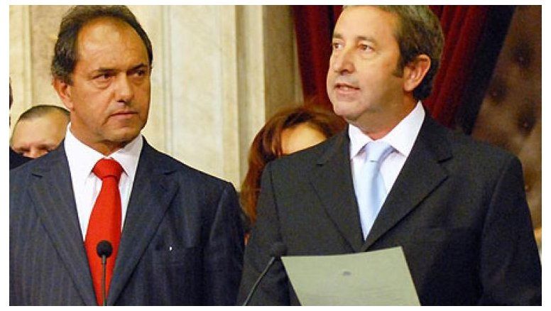 En una cumbre secreta, Cobos le recomendó a Scioli ir con lista propia