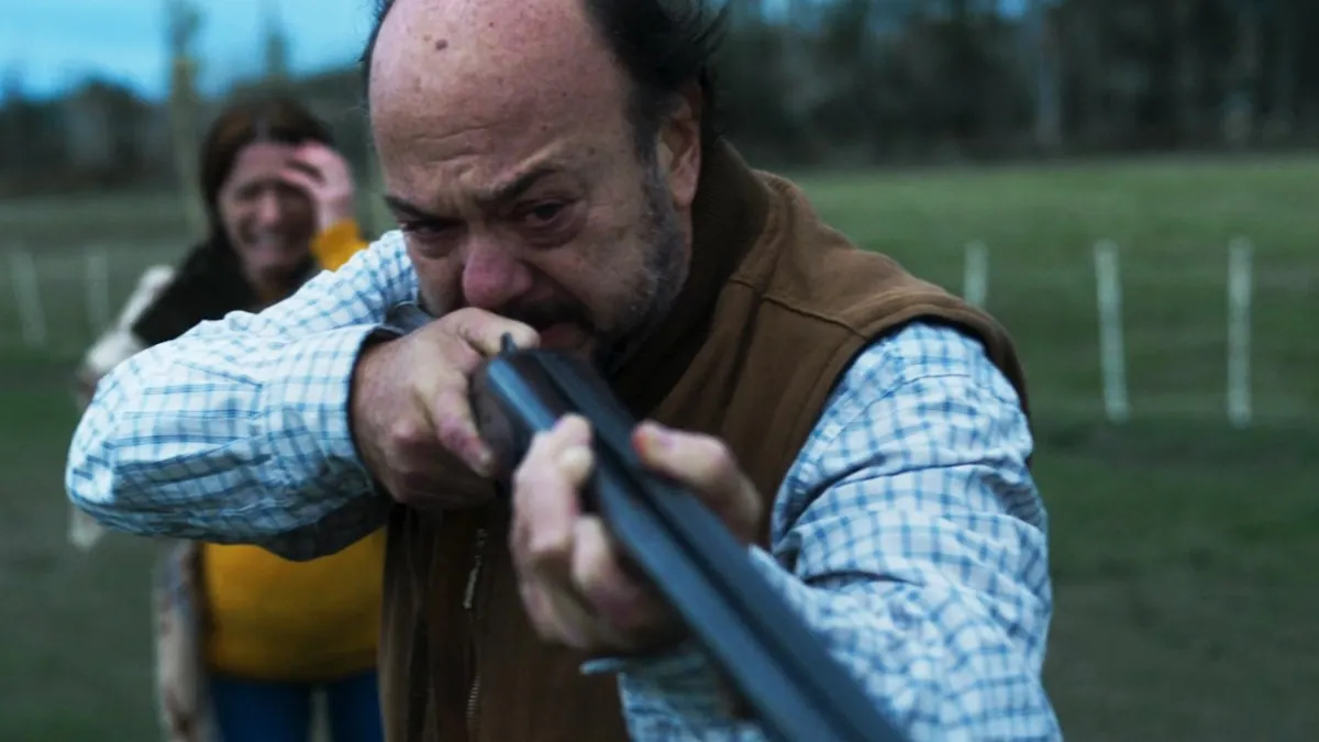 Con influencias de escritores como Stephen King y Clive Barker, Rugna tiene la habilidad de sembrar el miedo en escenarios cotidianos, invocando nuestros temores más primarios. Con influencias de escritores como Stephen King y Clive Barker, Rugna tiene la habilidad de sembrar el miedo en escenarios cotidianos, invocando nuestros temores más primarios. 