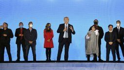 Alberto Fernández, Cristina Kirchner y el resto de los socios del Frente de Todos. Foto: NA.&nbsp;