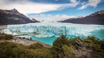 Para honrar el descubrimiento de Perito Moreno y los colosos de hielo que nos proveen agua dulce, los 15 de febrero se celebra el Día Nacional de los Glaciares. Para honrar el descubrimiento de Perito Moreno y los colosos de hielo que nos proveen agua dulce, los 15 de febrero se celebra el Día Nacional de los Glaciares.
