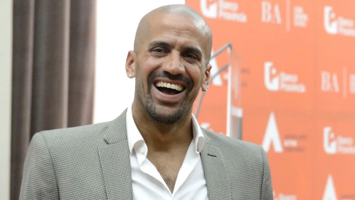 Juan Sebastián Verón volvió a respaldar el arribo de las Sociedades Anónimas Deportivas (SAD) al fútbol argentino y volvió a criticar a Claudio Tapia. Juan Sebastián Verón volvió a respaldar el arribo de las Sociedades Anónimas Deportivas (SAD) al fútbol argentino y volvió a criticar a Claudio Tapia.