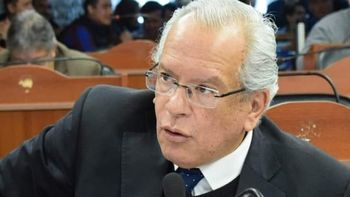 Isauro Molina, ministro de Ciencia e Innovación Tecnológica de Catmarca, se negó a edificar escuelas ante pedido de alumnos. Isauro Molina, ministro de Ciencia e Innovación Tecnológica de Catmarca, se negó a edificar escuelas ante pedido de alumnos.