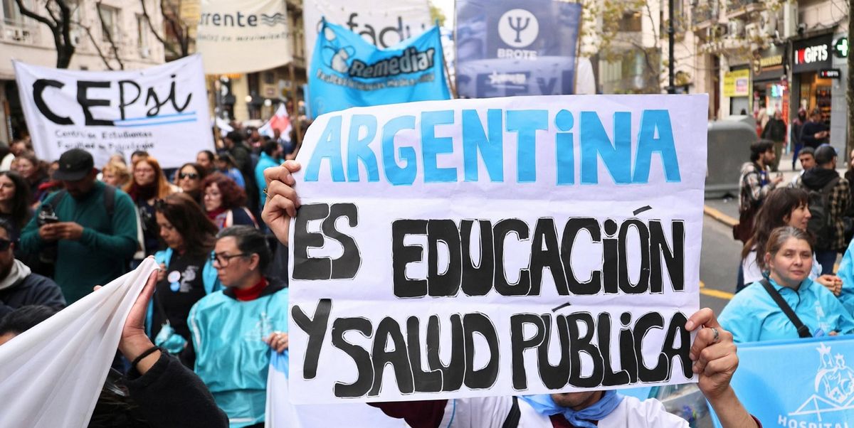 La salud pública se abroquela ante la ofensiva libertaria para que pase a ser arancelada y administrada bajo gestión privada.