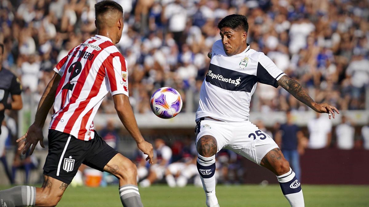 River se trepó a la punta de la Liga Profesional de Fútbol (LPF) tras ganarle 0-2 a Sarmiento de Junín pero San Lorenzo podría bajarlo de la cima. (Foto: Noticias Argentinas)