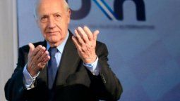altText(Soberbia, trolls y lloriqueo: Lavagna replicó a Macri)}