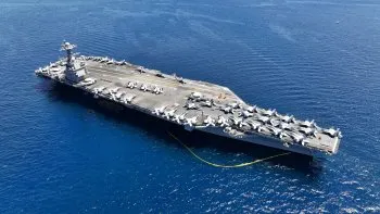 Estados Unidos despliega en el Caribe su mayor portaviones mientras Maduro suplica en TV