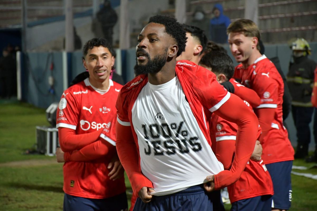 Álvaro Angulo volvió a marcar para el Rojo
