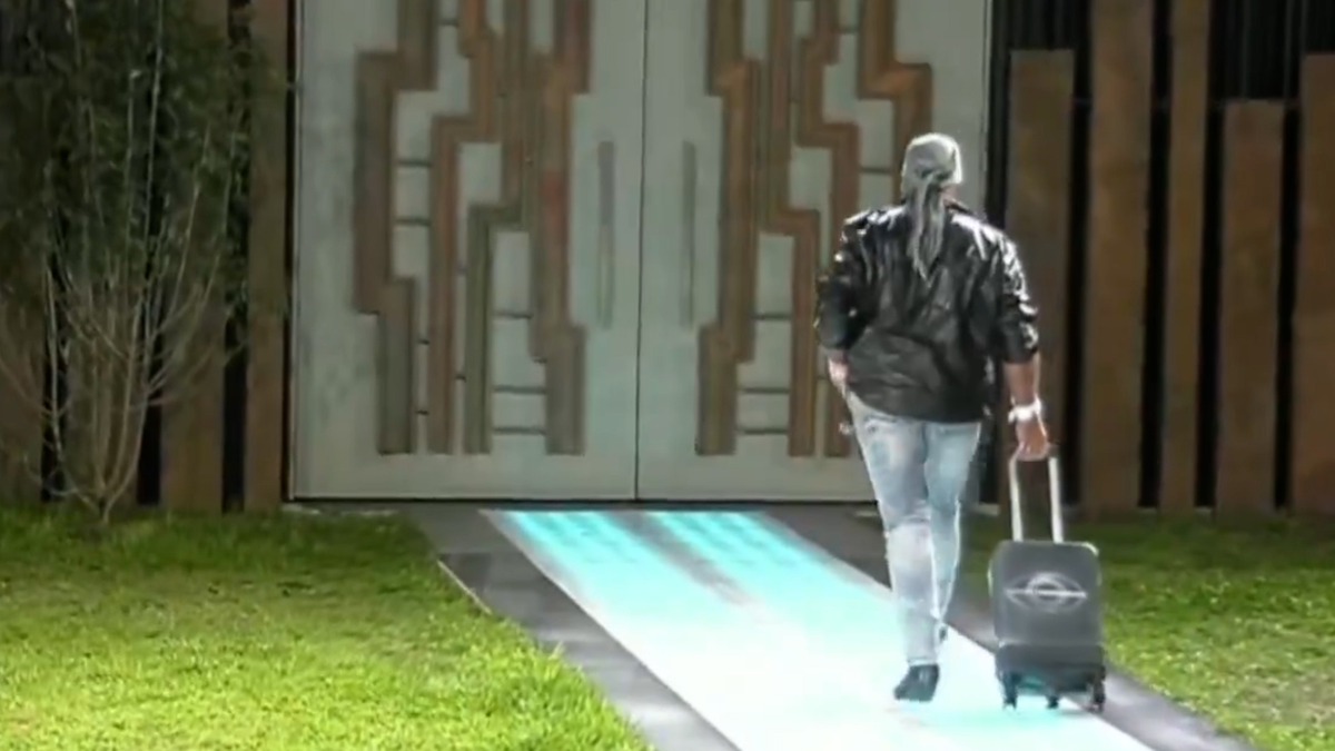 Alfa abandona la casa. 