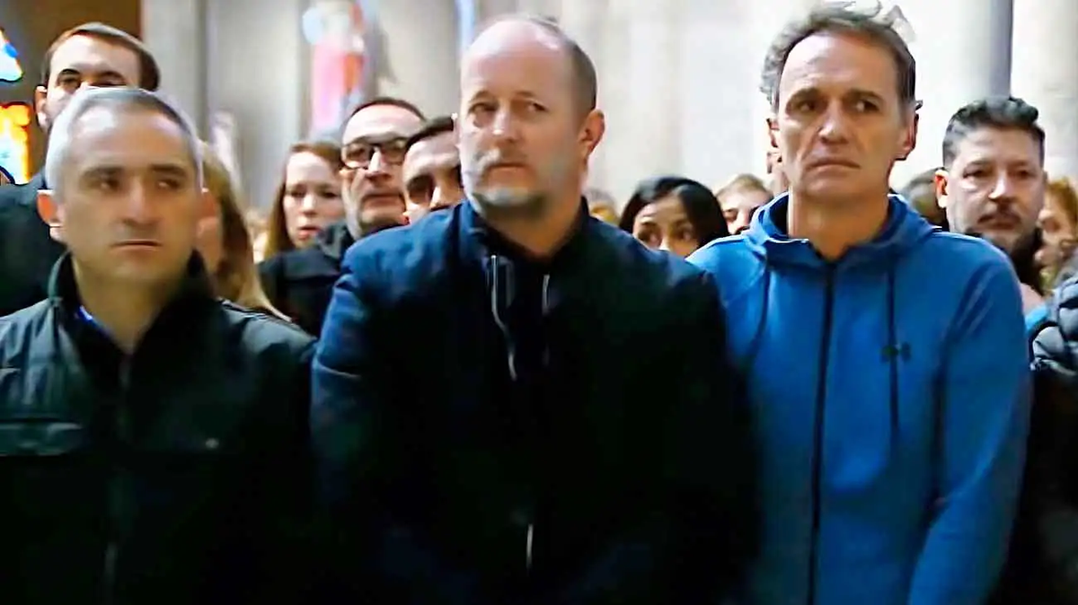 Autónomo Martín Insaurralde entre los kicillofistas Andrés Larroque y Gabriel Katopodis, enfrentados en San Miguel. Autónomo Martín Insaurralde entre los kicillofistas Andrés Larroque y Gabriel Katopodis, enfrentados en San Miguel.