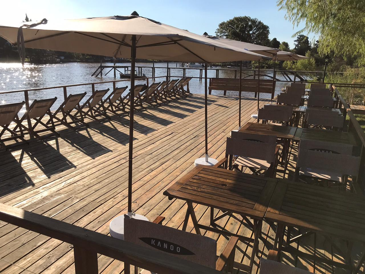 Es uno de los restaurantes al cual se llega a través de navegación en lanchas desde la estación de Tigre.