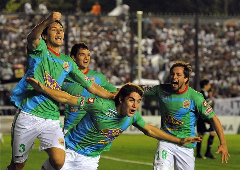 Arsenal es el favorito en esta serie con los peruanos.