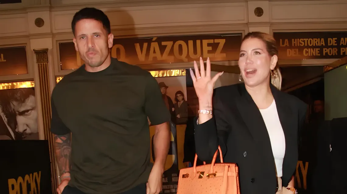 Este no es el mejor verano de Wanda Nara. Menos protagonismo, más tensión y un silencio que, lejos de calmar, vuelve a dejarla envuelta en escándalos. Este no es el mejor verano de Wanda Nara. Menos protagonismo, más tensión y un silencio que, lejos de calmar, vuelve a dejarla envuelta en escándalos.