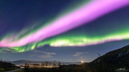 Una tormenta solar provocó estas extrañas auroras rosadas