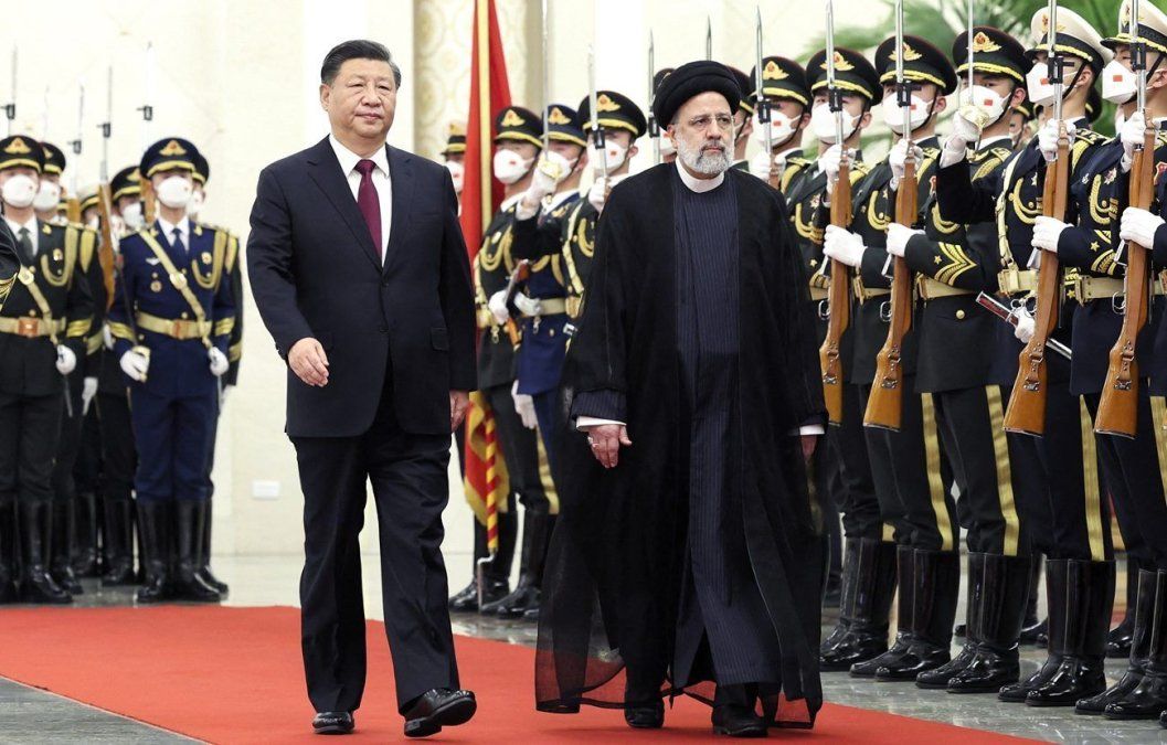 Xi Jinping, el presidente de China, junto a Ebrahim Raisi, el ex líder de Irán.