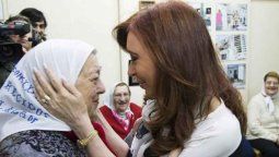 altText(“Ellas bailan solas”: CFK homenajeó a las Madres de Plaza de Mayo con una canción)}