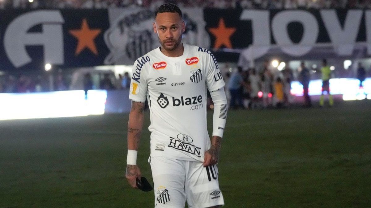 ElSantos está al borde del descenso en el Brasileirao pero Neymar está cerca derenovar su contrato que podría anunciarse este viernes (27/06).
