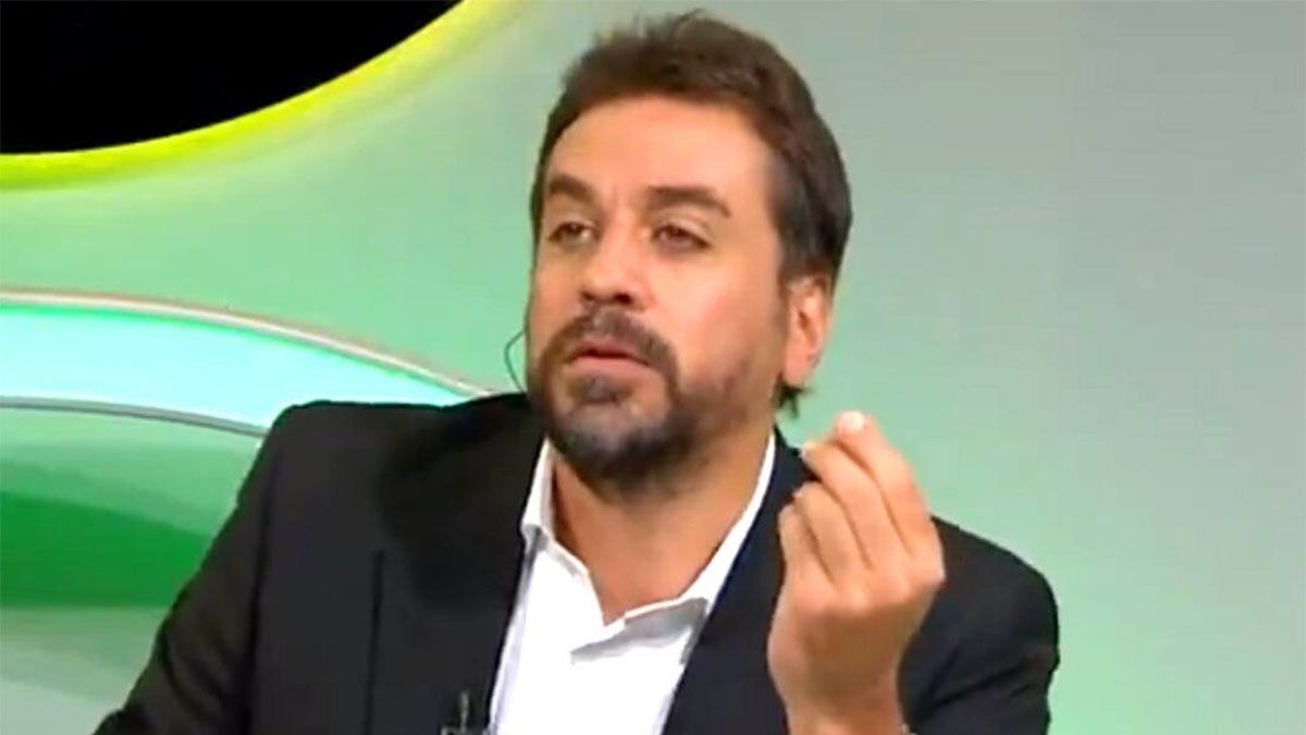 Nicolás Distasio, periodista deportivo identificado con River, disparó este lunes (11/11) contra Boca por el gol mal anulado a Sarmiento de Junín. Nicolás Distasio, periodista deportivo identificado con River, disparó este lunes (11/11) contra Boca por el gol mal anulado a Sarmiento de Junín.