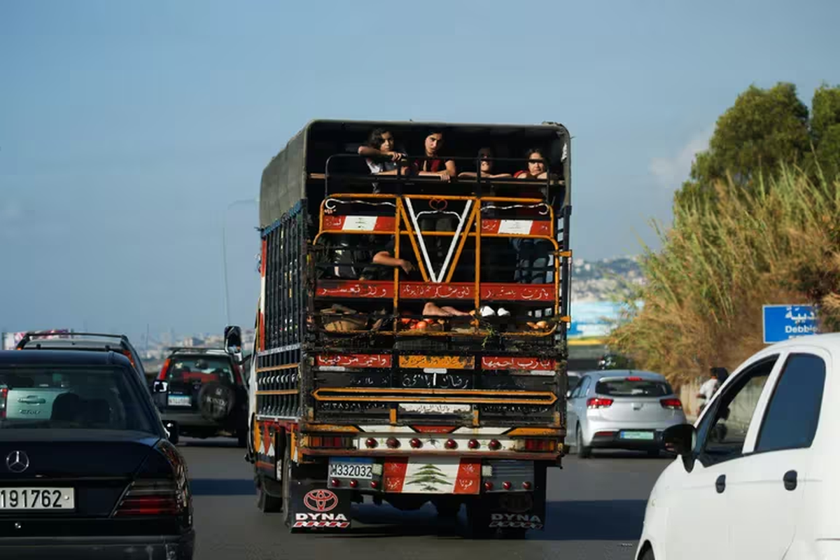 Los bombardeos de Israel contra ezbollah en el sur del Líbano provocan un éxodo masivo Los bombardeos de Israel contra ezbollah en el sur del Líbano provocan un éxodo masivo