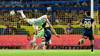Maravilla Martínez ya metió el frentazo para el gol victorioso de Racing ante Boca Maravilla Martínez ya metió el frentazo para el gol victorioso de Racing ante Boca