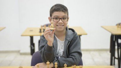 Con 10 años, Faustino Oro venció al N 1 del ajedrez mundial
