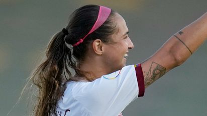 Así es el nuevo equipo de la venezolana Deyna Castellanos