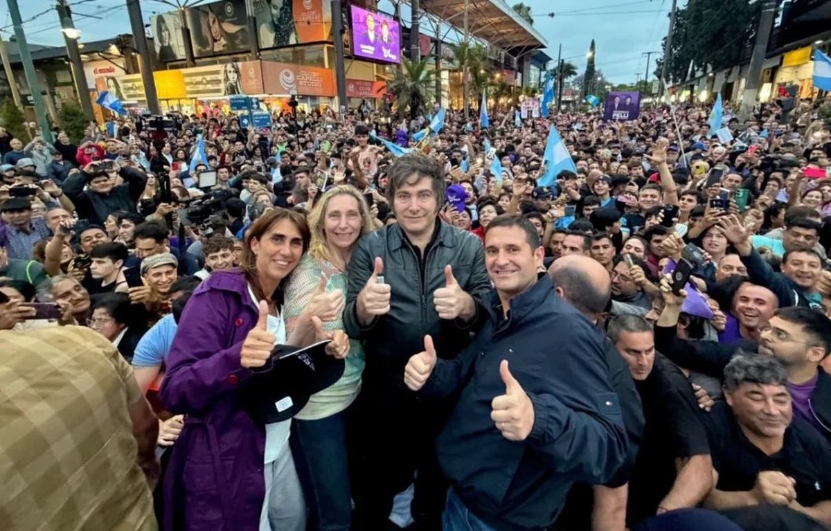 Los Milei en Jesús María. Los Milei en Jesús María.