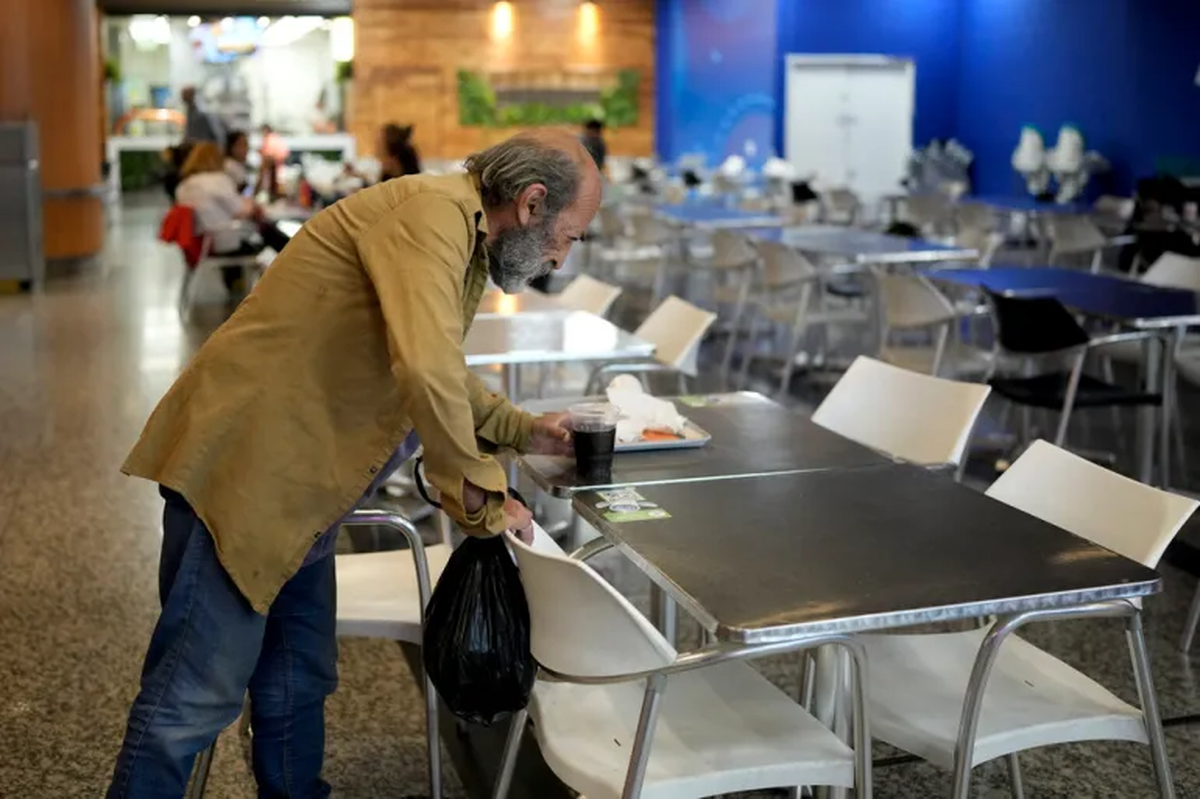 Medios internacionales calificaron a Aeroparque como un "homeless shelter" (refugio para los sin techo)
