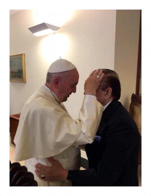 Carlos Menem, junto al papa Francisco en el Vaticano.