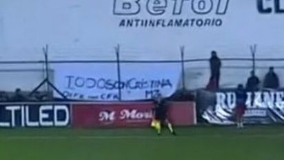 Hinchas Vs Policía porteña por una bandera a favor de CFK